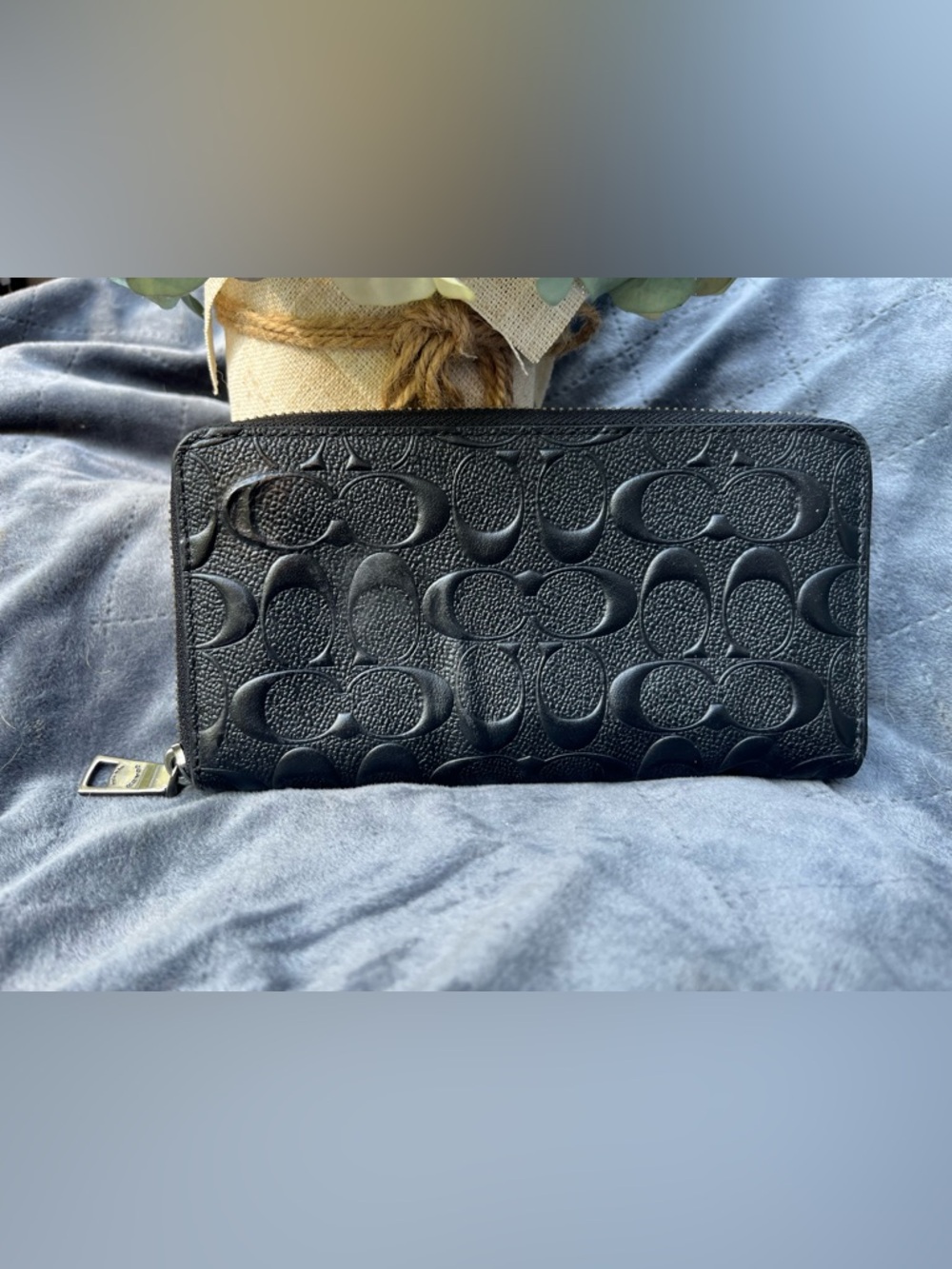 EUC ~ Coach Accordion Zip Wallet in Signature Embossed Leather - Black - Picture 3 of 11